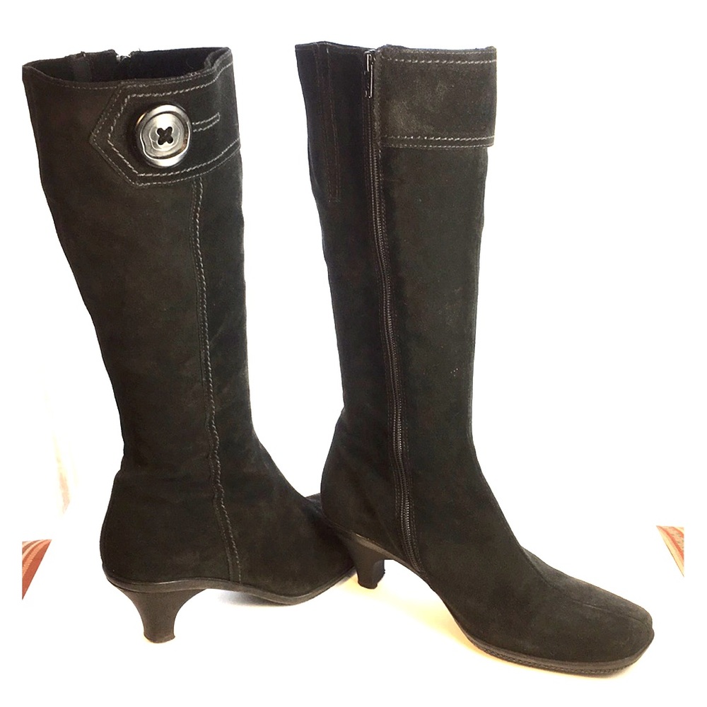 La Canadienne waterproof boots with button.